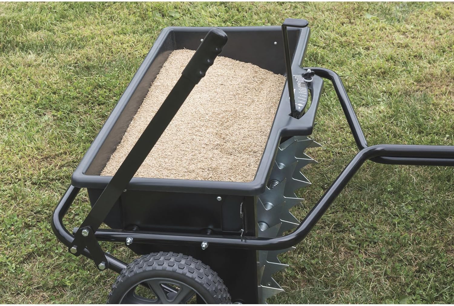 100-pound traction type seeder/seeder/sprayer, black version1 pcs